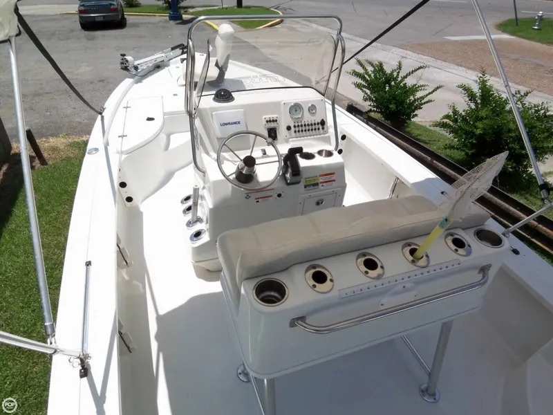 Slide: The Image of Triton 22 LTS 220 Center Console 2011 - 2