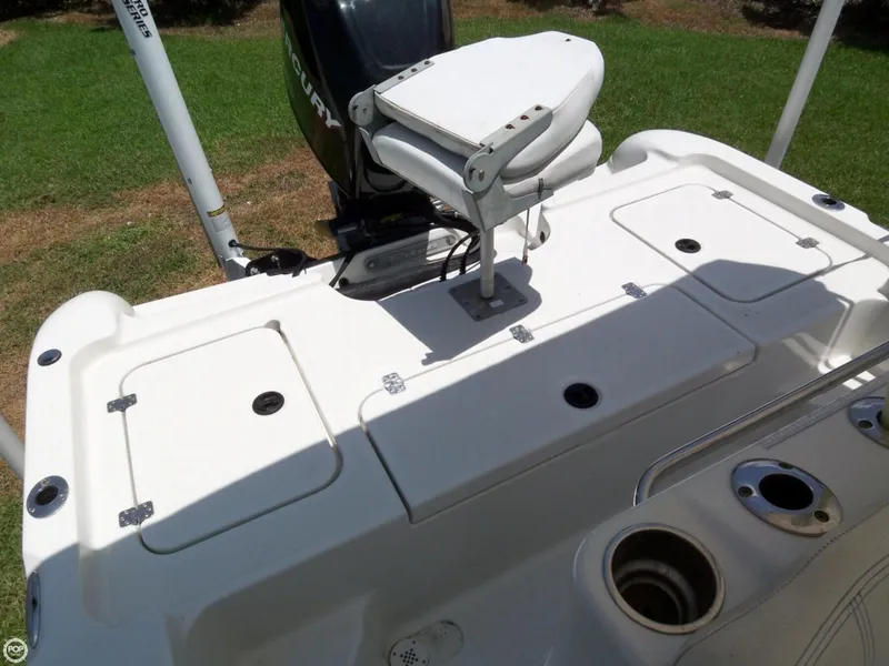 Slide: The Image of Triton 22 LTS 220 Center Console 2011 - 3