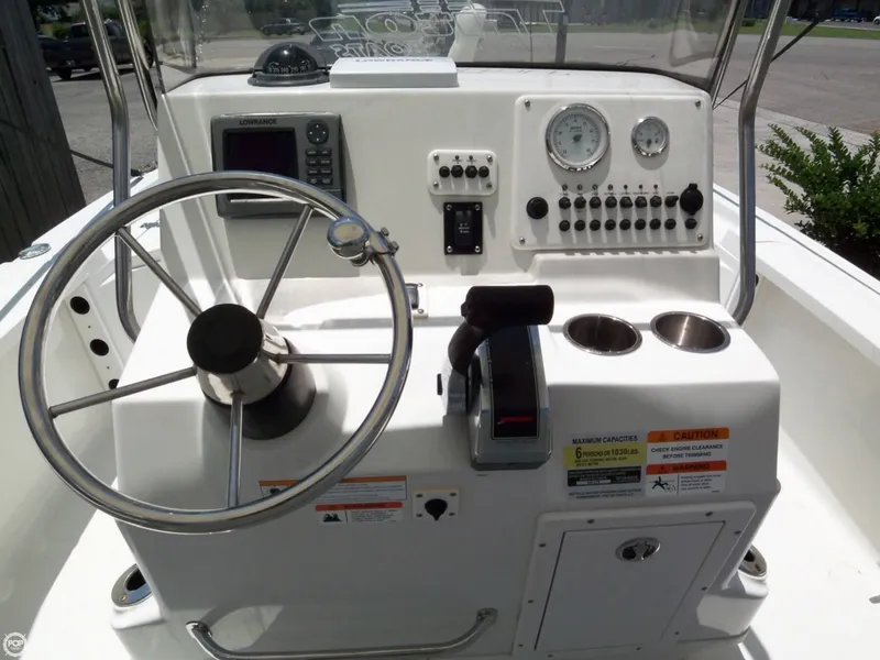 Slide: The Image of Triton 22 LTS 220 Center Console 2011 - 5