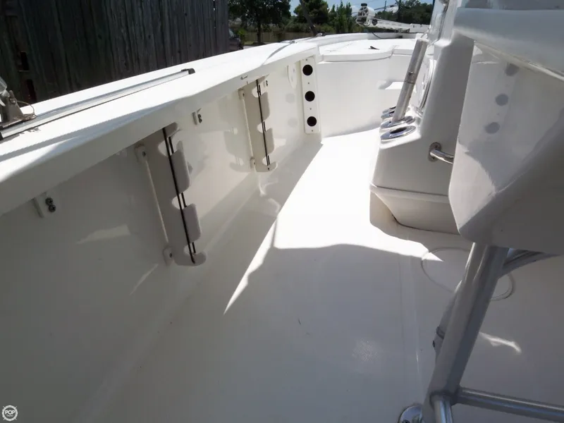 Slide: The Image of Triton 22 LTS 220 Center Console 2011 - 9