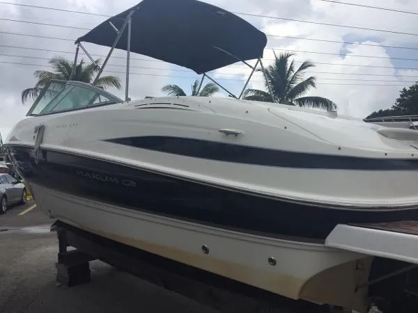 Slide: The Image of Maxum 2400 SR3 2008 - 1