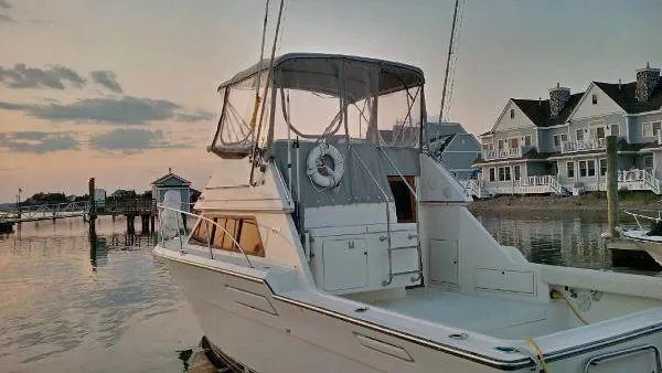 Slide: The Image of Tiara 33 FLYBRIDGE 1986 - 2