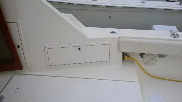 Slide: The Image of Tiara 33 FLYBRIDGE 1986 - 6