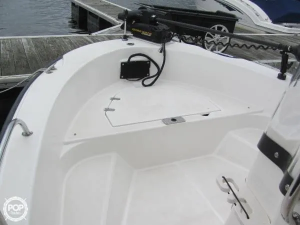 Slide: The Image of Boston Whaler Dauntless 180 2004 - 10