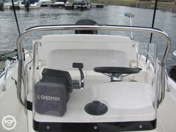 Slide: The Image of Boston Whaler Dauntless 180 2004 - 8