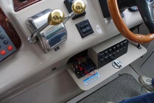 Slide: The Image of Sea Ray 480 Motor Yacht 2004 - 5