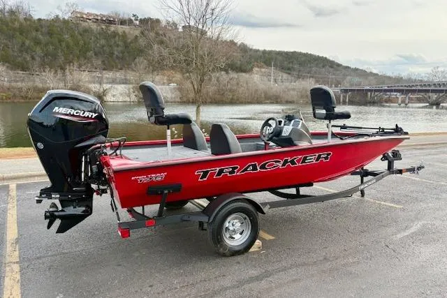 Slide: The Image of Tracker Pro Team 175 2026 - 67