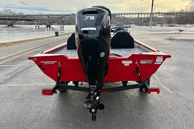 Slide: The Image of Tracker Pro Team 175 2026 - 69