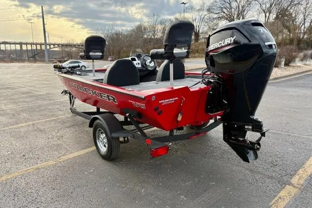 Slide: The Image of Tracker Pro Team 175 2026 - 70