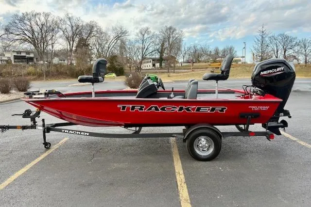 Slide: The Image of Tracker Pro Team 175 2026 - 71