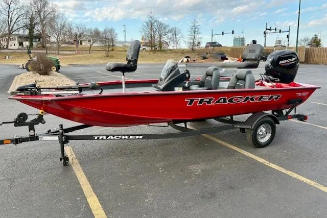 Slide: The Image of Tracker Pro Team 175 2026 - 74