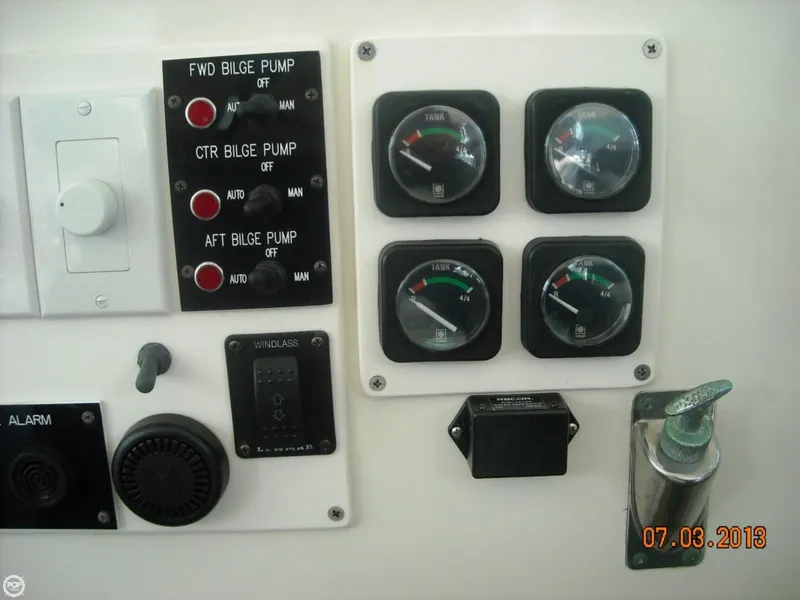 Slide: The Image of Hatteras 43 Double Cabin Motor Yacht 1977 - 11