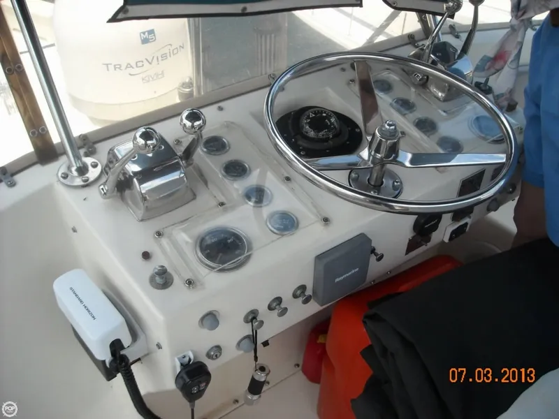 Slide: The Image of Hatteras 43 Double Cabin Motor Yacht 1977 - 8