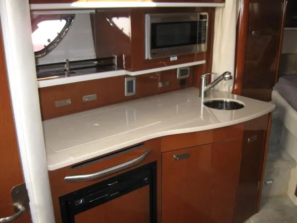 Slide: The Image of Sea Ray 330 Sundancer 2010 - 9