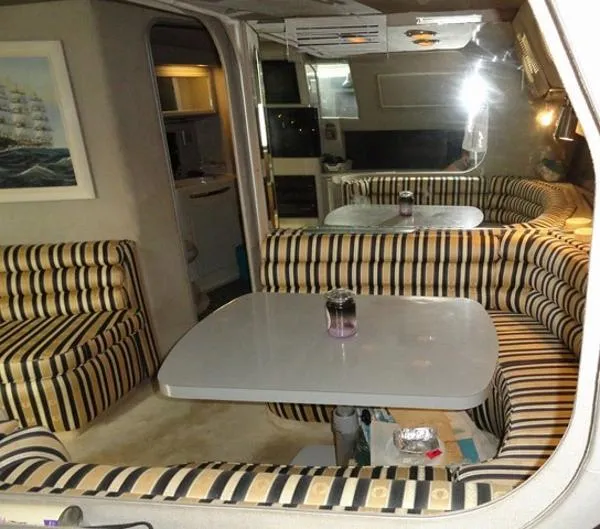 Slide: The Image of Sea Ray 460 Express Cruiser 1989 - 6