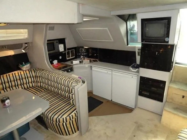 Slide: The Image of Sea Ray 460 Express Cruiser 1989 - 8
