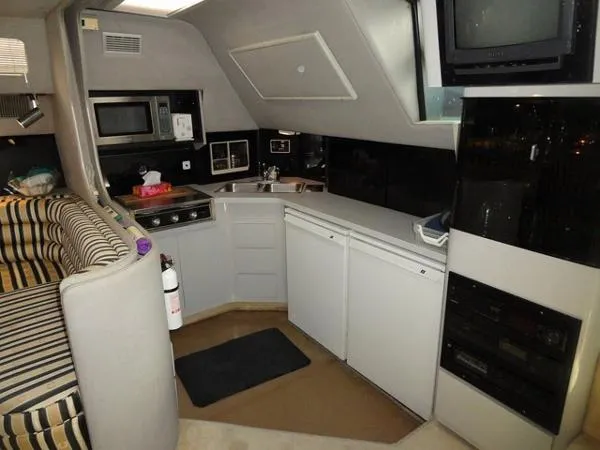 Slide: The Image of Sea Ray 460 Express Cruiser 1989 - 9