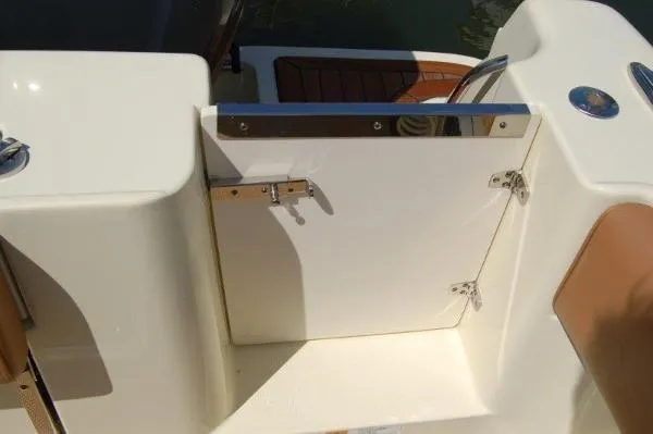 Slide: The Image of Chris-Craft 29 Catalina Suntender 2014 - 7