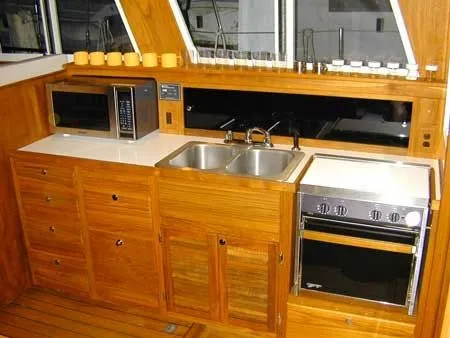 Slide: The Image of Ellis Extended Top Cruiser 2000 - 10