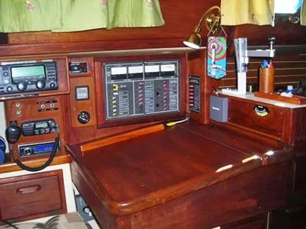 Slide: The Image of Pacific Seacraft Crealock 37 1988 - 2