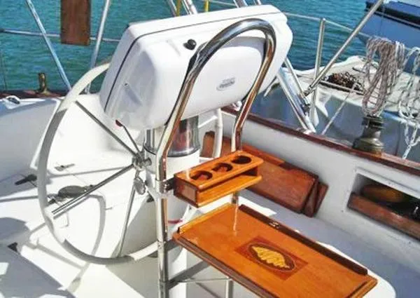 Slide: The Image of Pacific Seacraft Crealock 37 1988 - 7