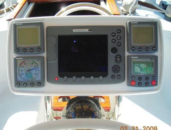 Slide: The Image of Pacific Seacraft Crealock 37 1988 - 8