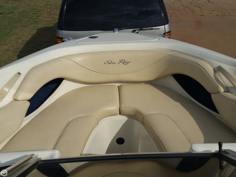 Slide: The Image of Sea Ray 210 Signature 2000 - 10