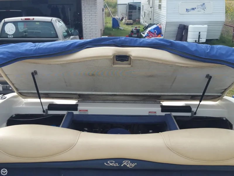 Slide: The Image of Sea Ray 210 Signature 2000 - 3