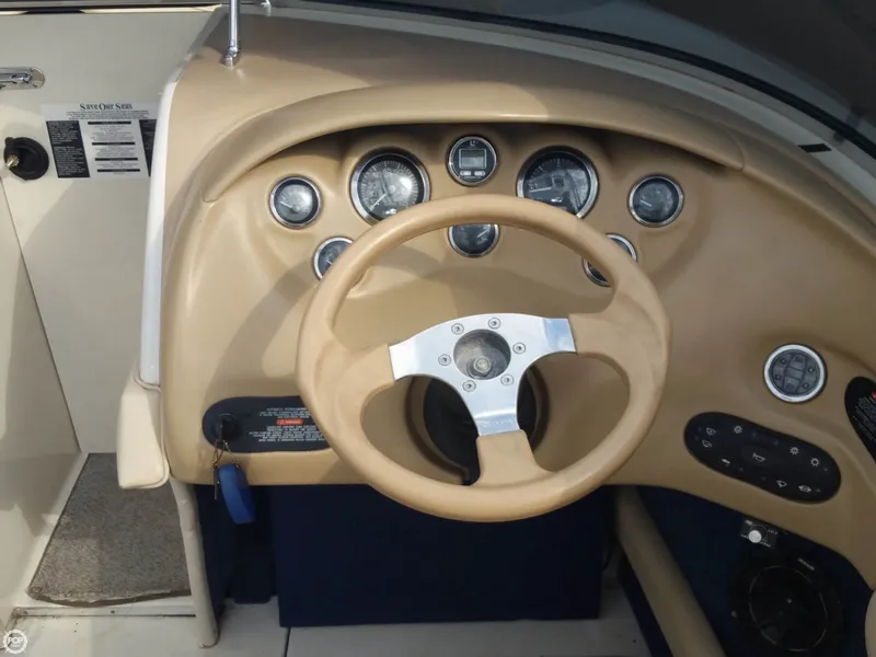 Slide: The Image of Sea Ray 210 Signature 2000 - 9