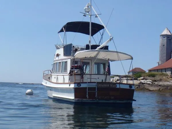 Slide: The Image of Grand Banks 32 Sedan 1987 - 3