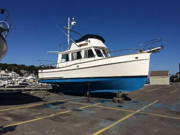 Slide: The Image of Grand Banks 32 Sedan 1987 - 4