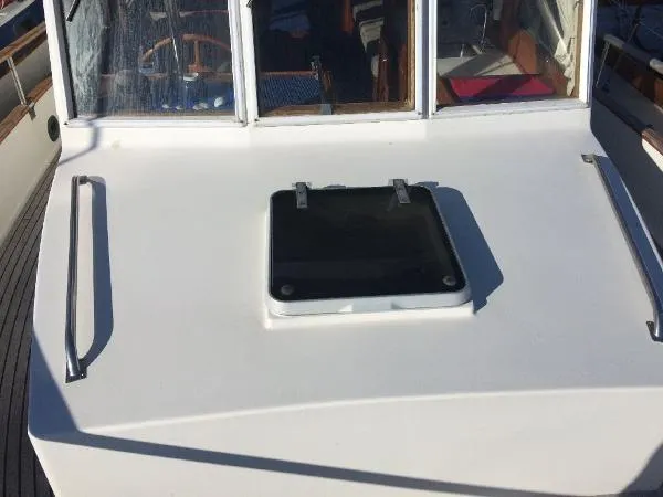 Slide: The Image of Grand Banks 32 Sedan 1987 - 8