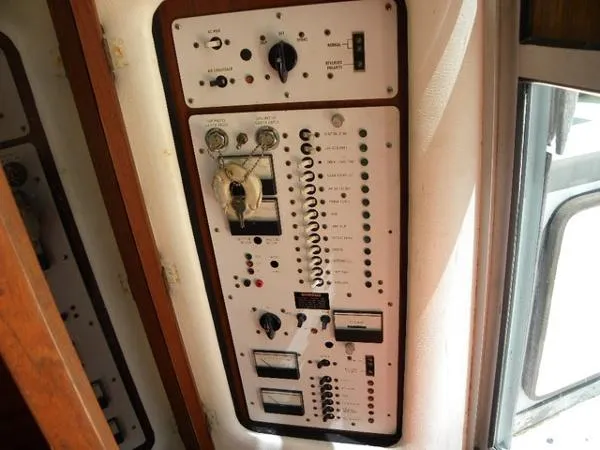 Slide: The Image of Sea Ray Sedan Bridge 1983 - 10