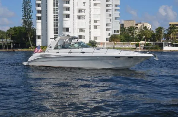 Slide: The Image of Sea Ray Sundacer 1998 - 1