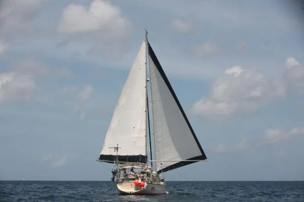 Slide: The Image of Island Packet 350 1999 - 3