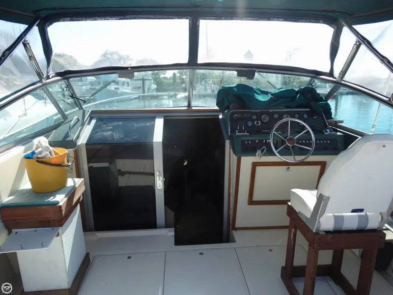 Slide: The Image of Sea Ray 300 Weekender 1988 - 4