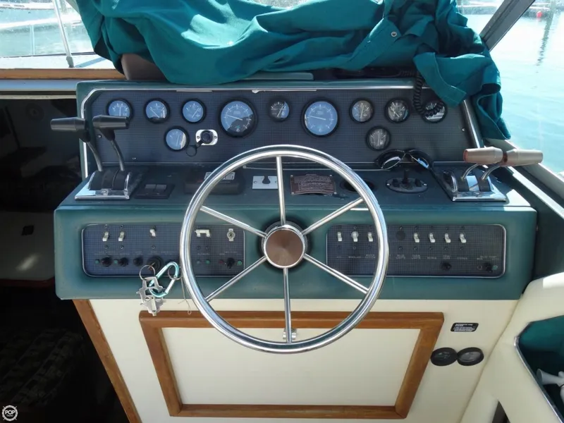Slide: The Image of Sea Ray 300 Weekender 1988 - 5