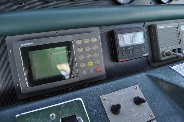 Slide: The Image of Sea Ray 350/370 Sundancer 1990 - 9