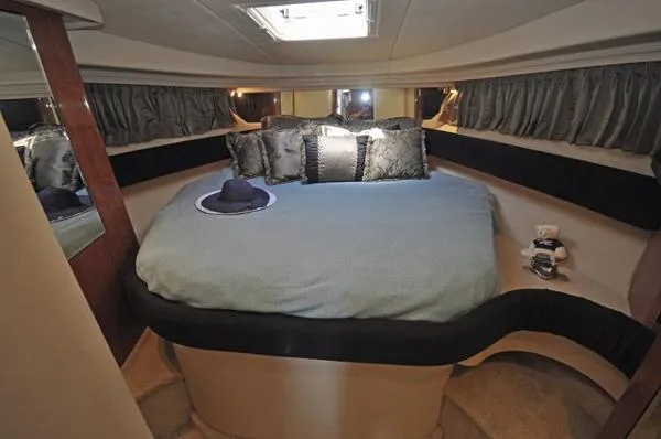Slide: The Image of Sea Ray 380 Sundancer 2003 - 10