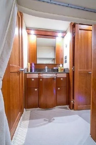 Slide: The Image of Sea Ray 48 Sundancer 2006 - 11