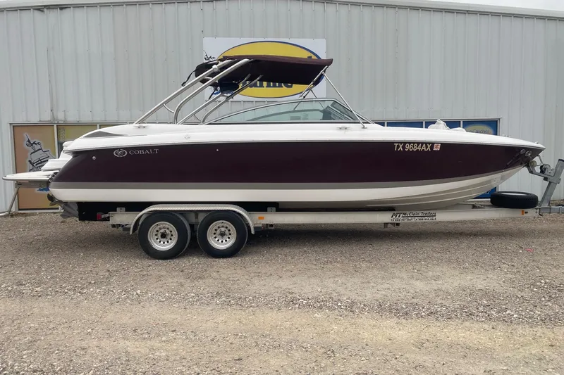 The Image of 2008 Cobalt 272 boat on trailer, parked outside a building. - 0