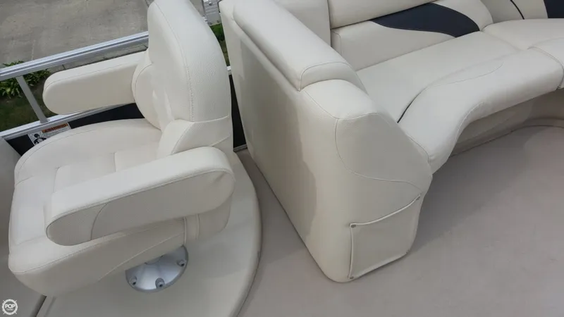 Slide: The Image of SunChaser 8522 Classic Cruise Lounger 2014 - 3