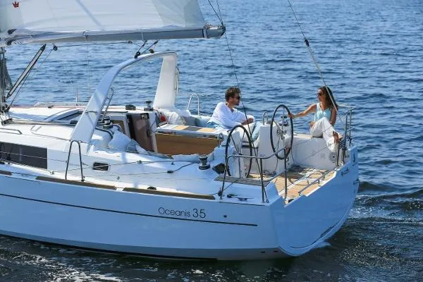 Slide: The Image of Beneteau 35 Oceanis "In Stock" 2016 - 3