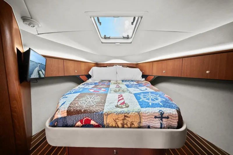 Slide: The Image of 2007 Tiara Yachts 4300 Sovran - Stateroom - 24