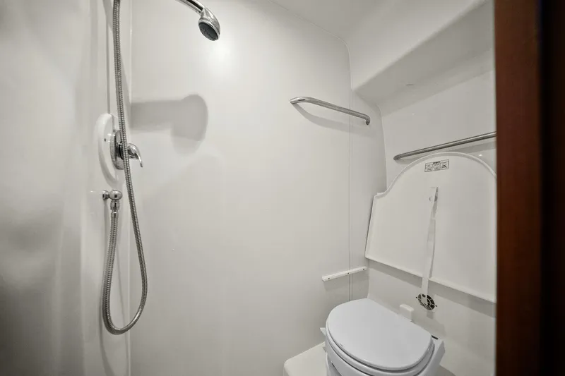 Slide: The Image of 2007 Tiara Yachts 4300 Sovran - Head - 31