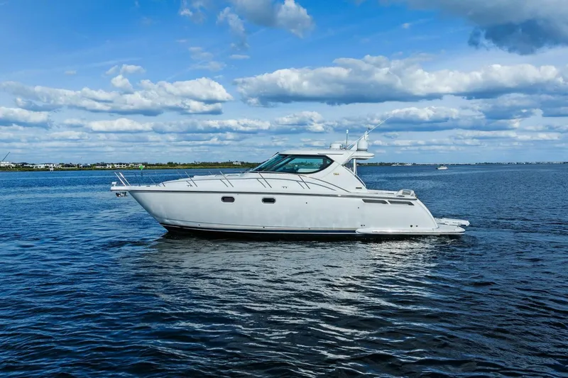 Slide: The Image of 2007 Tiara Yachts 4300 Sovran - Profile - 45