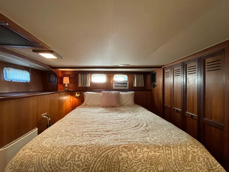 Slide: The Image of Custom Island Queen bed - 15