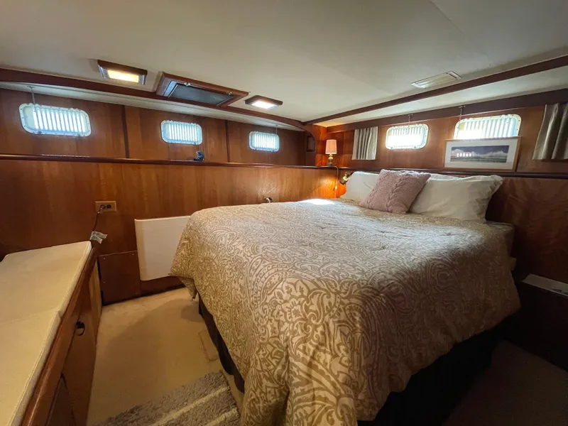 Slide: The Image of Walk around Island Queen - 16