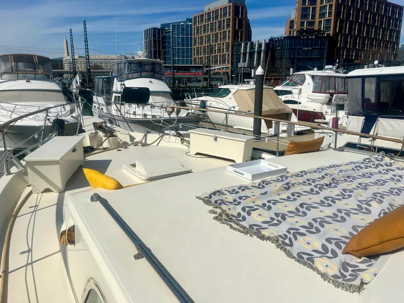 Slide: The Image of Bow lounge area - 28