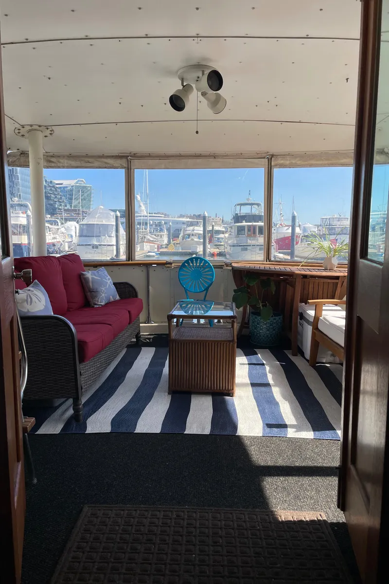 Slide: The Image of Aft Deck - center - 30